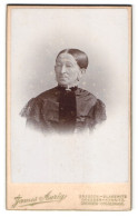 Fotografie James Aurig, Dresden-Blasewitz, Hain-Strasse 14, Portrait ältere Dame Im Hübschen Kleid  - Personnes Anonymes