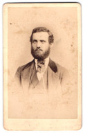 Fotografie C. Engelmann, Freiberg, Fischerstrasse 48, Portrait Bürgerlicher Herr Mit Backenbart  - Anonyme Personen