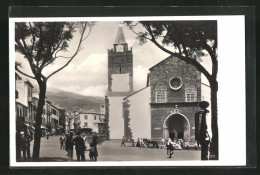 AK Funchal, Kathedrale Mit Passanten  - Autres & Non Classés