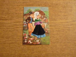 Carte Brodée - Jeune Couple - Jeune Femme Costume Brodé/Tissu - 10,5x15cm Env. - Embroidered
