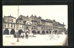 AK Josefstadt / Josefov / Jaromer, Namesti, Brunnen Auf Dem Markt  - Tsjechië