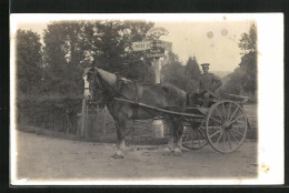 Foto-AK Soldat In Uniform Auf Pferdegespann  - Horses