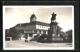 AK Bad Podiebrad / Podebrady, Denkmal Auf Grossem Platz  - Tchéquie