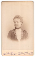 Fotografie Theodor Penz, Berlin-Charlottenburg, Kantstr. 156, Junge Dame In Hübscher Kleidung  - Personnes Anonymes