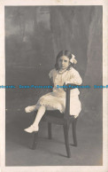 R111388 Old Postcard. Girl In White Dress - Monde