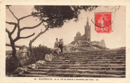 P1-13 MARSEILLE- Notre Dame De La Garde A Travers Les Pins - Notre-Dame De La Garde, Lift En De Heilige Maagd