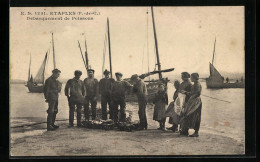 CPA Etaples, Débarquement De Poissons, Pêcheur Avec Ihrem Fang  - Etaples