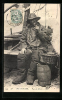 CPA Boulogne-sur-Mer, Type De Marin, Pêcheur In Ölzeug Avec Wasserdichten Stiefeln  - Boulogne Sur Mer