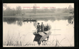 CPA Chateau-Vallière, L`Etang Du Val-Joyeux, Pêcheur Auf Bateau  - Other & Unclassified