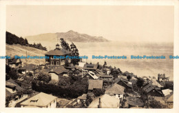 R111466 Old Postcard. Sea And Small Village - Wereld