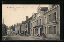 CPA Salbris, La Grande Rue Et L`Hotel De Ville  - Salbris