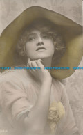 R111546 Old Postcard. Woman In Large Hat. Rotary. RP. 1914 - Welt