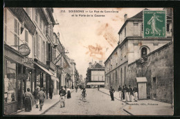 CPA Soissons, Le Rue Du Commerce Et La Porte De La Caserne  - Soissons