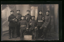 Foto-AK Soldaten In Uniform Mit Biergläsern In Einer Studiokulisse  - Photographie