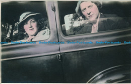 R111833 Old Postcard. Women In The Car - Welt