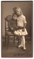 Fotografie Emil Winzer & Sohn, Potschappel, Tharandterstrasse 10, Kleiner Junge Und Mädchen In Modischer Kleidung  - Anonyme Personen