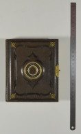 Fotoalbum Brauner Ledereinband 1865, Mit Messingbeschlägen, 12 Goldschnittseiten Für CDV Fotografien  - Album & Collezioni