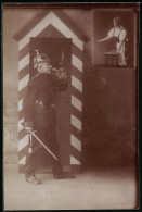 Fotografie Brück & Sohn Meissen, Ansicht Meissen I. Sa., Soldat In Uniform Mit Artillerie Pickelhaube, Schilderhaus  - Krieg, Militär