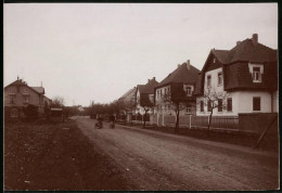 Fotografie Brück & Sohn Meissen, Ansicht Niederau B. Dresden, Partie In Der Dorfstrasse Mit Wohnhäusern  - Luoghi