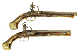 I.H. DEOP, RIPOLL. A PAIR OF 18TH CENTURY BRASS MOUNTED SPANISH FLINTLOCK PISTOLS - Armas De Colección