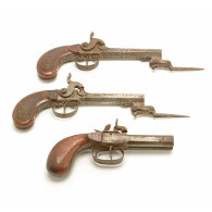 Three Flintlock Pistols, Two With Bayonets, One Double - Armas De Colección