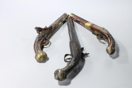 Group Of Three Antique Ottoman Pistols - Armas De Colección