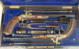 A FINE CASED PAIR OF FRENCH DUELING PISTOLS, CIRCA 1850 - Armas De Colección