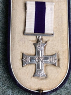  Military Cross Medal WW2 Sterling Silver Tailors Copy + Garrards Case Of Issue - Armée De Terre