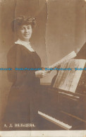 R113108 Old Postcard. Woman And Piano - World