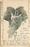 N°13965 - Art Nouveau - Jeune Femme  Près D'une Porte En Bois Avec Du Lierre - 1900-1949