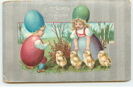 N°18430 - Carte Gaufrée - Best Wishes For Easter - Enfants Regardant Des Pousssins - Easter