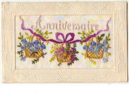 N°7610 - Carte Brodée - Anniversaire - Paniers De Fleurs Suspendus - Bestickt