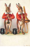 N°23991 - N°747 - Lapins Habillés Jouant De La Musique - Animaux Habillés