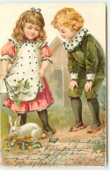 N°21842 - Carte Avec Paillettes - Enfants Regardant Un Lapin Mangeant De La Salade - Autres & Non Classés