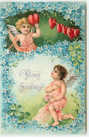N°20737 - Carte Gaufrée - Doux Souvenir - Anges Au Milieu De Myosotis, L'un Faisant Une Guirlande Avec Des Coeurs - Sonstige & Ohne Zuordnung
