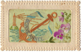 N°19504 - Carte Brodée - Bonne Année - Ancre Au Milieu D'une Bouée, Au Fond Un Phare, Et  Des Fleurs Devant - Brodées