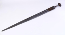 AN EARLY ISLAMIC OR EUROPEAN MEDIEVAL SWORD, With - Blankwaffen