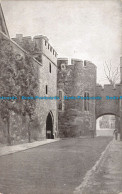 R113639 Tower Of London. View Along The Outer Ward. Gale And Polden - Otros & Sin Clasificación