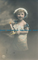 R113695 Old Postcard. Little Girl With Candle. 1912 - Monde