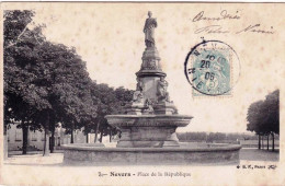 58 - Nievre -   NEVERS -  Place De La Republique - Nevers
