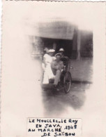 Photo Originale 1948 -  Militaria - Viet Nam - Cochinchine - QM Le Moullec En Java Au Marché De Saigon - Krieg, Militär