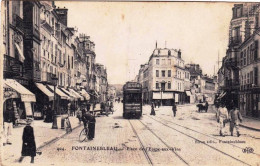 77 - Seine Et Marne -  FONTAINEBLEAU -  Place De L'étape Aux Vins - Fontainebleau