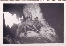 Photo Originale -1950 - Militaria - Viet Nam - Cochinchine -  Dans Les Grottes De La  Baie D Along - Guerre, Militaire