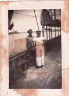  Photo Originale -1950 - Militaria - Viet Nam - Cochinchine -  Dragueur  "JONQUILLE" Avec Le Cuistot Du Bord - Krieg, Militär