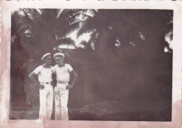 Photo Originale -1950 - Militaria - Viet Nam - Cochinchine -en Sortie Avec Un Copain Du " Duguay Trouin"  - War, Military