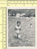 REAL PHOTO  Kid Girl On Beach Scene Fillettes Sur Plage PHOTO SNAPSHOT - Anonyme Personen