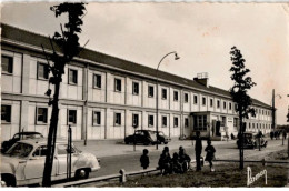 VIRY-CHATILLON: Le Groupe Scolaire Jules Verne - état - Viry-Châtillon