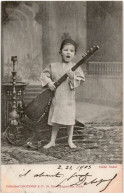 MUSIQUE: Enfant Avec Instrument De Musique - Très Bon état - Música Y Músicos