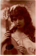 MUSIQUE: Femme Avec Instrument De Musique - Très Bon état - Musique Et Musiciens