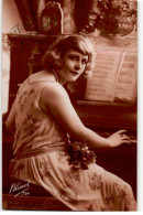 MUSIQUE: Femme Au Piano - Très Bon état - Musique Et Musiciens